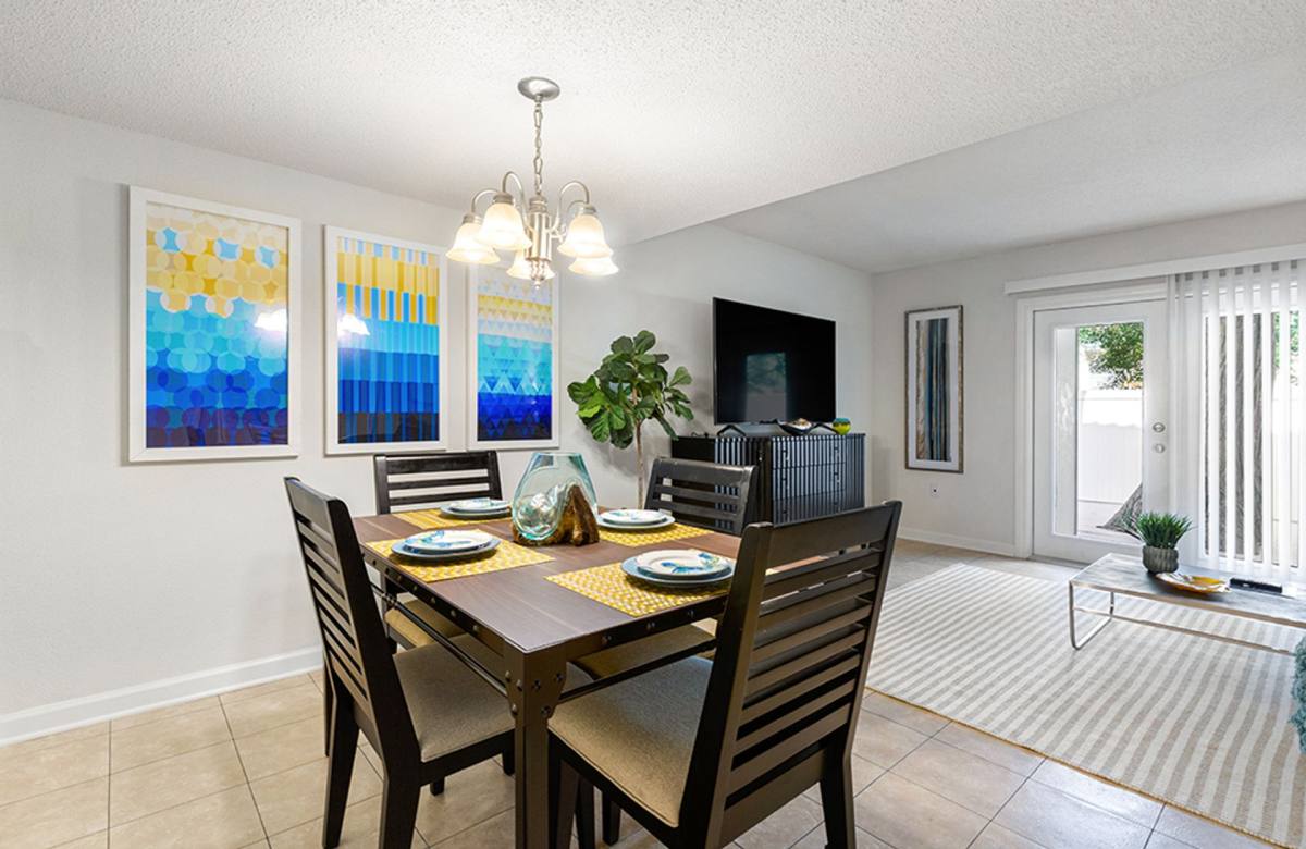 Townhouse for rent at 4960 York St, Metairie, LA 70001