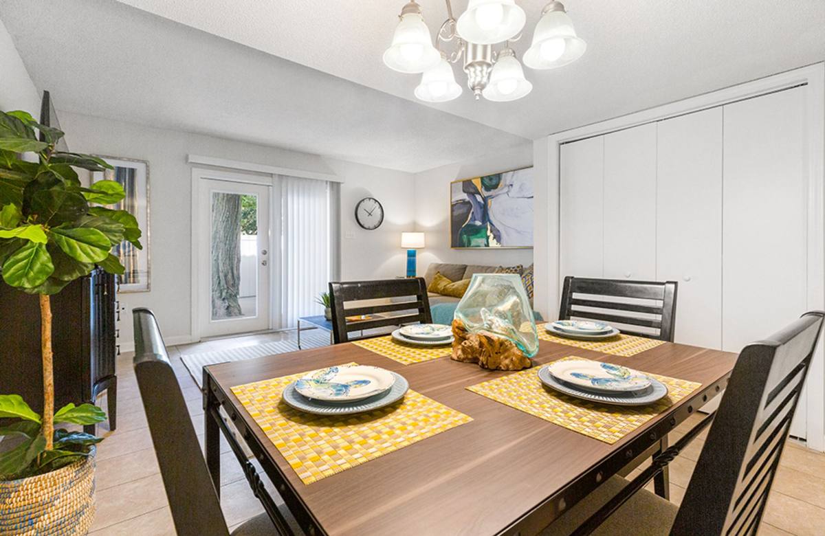 Townhouse for rent at 4960 York St, Metairie, LA 70001