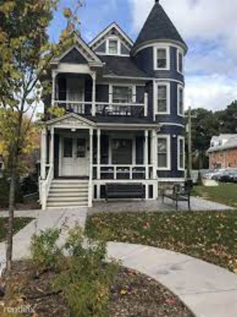 Apartment for rent at 1335 Hill St, Ann Arbor, MI 48104