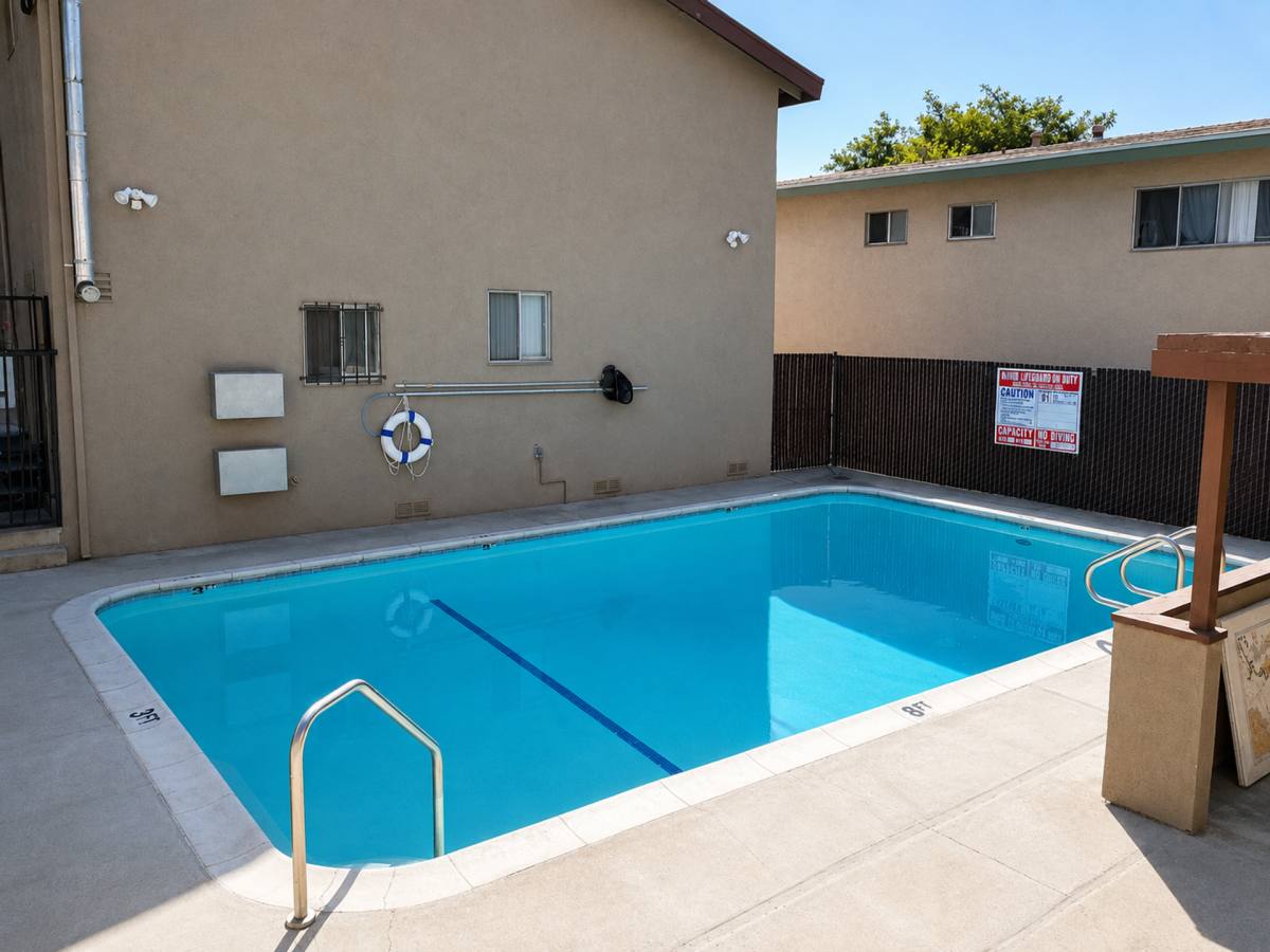 821 Glenway Dr, Inglewood, CA 90302 - Apartment for Rent - Image 2