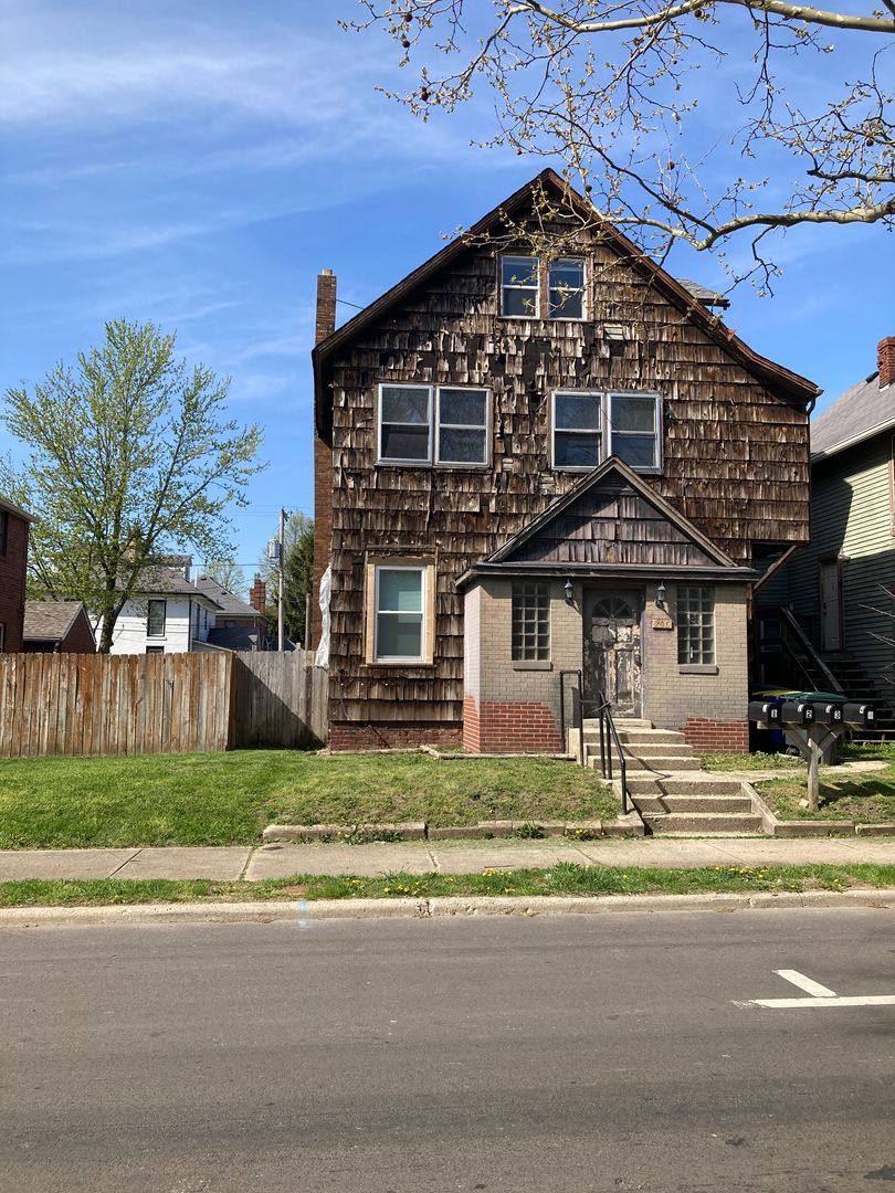 Apartment for rent at 706 E Jackson, Muncie, IN 47305