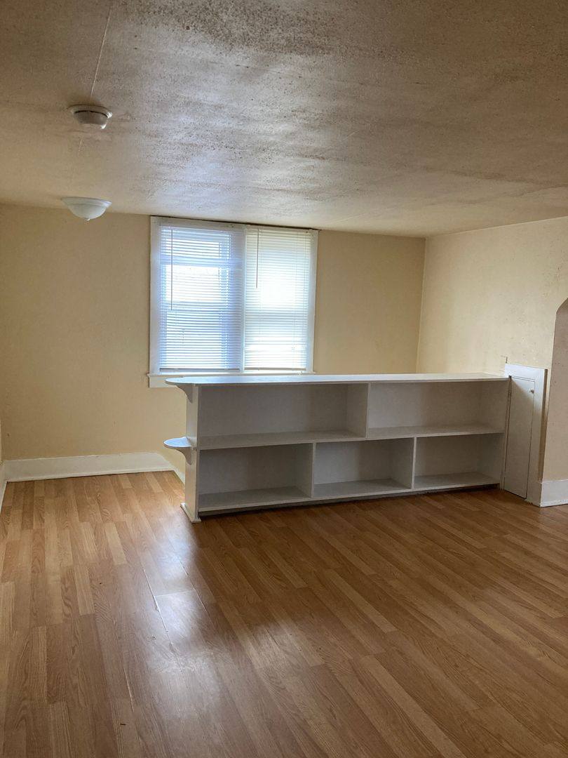 Apartment for rent at 706 E Jackson, Muncie, IN 47305