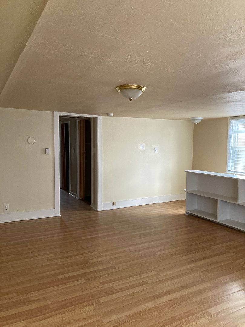 Apartment for rent at 706 E Jackson, Muncie, IN 47305