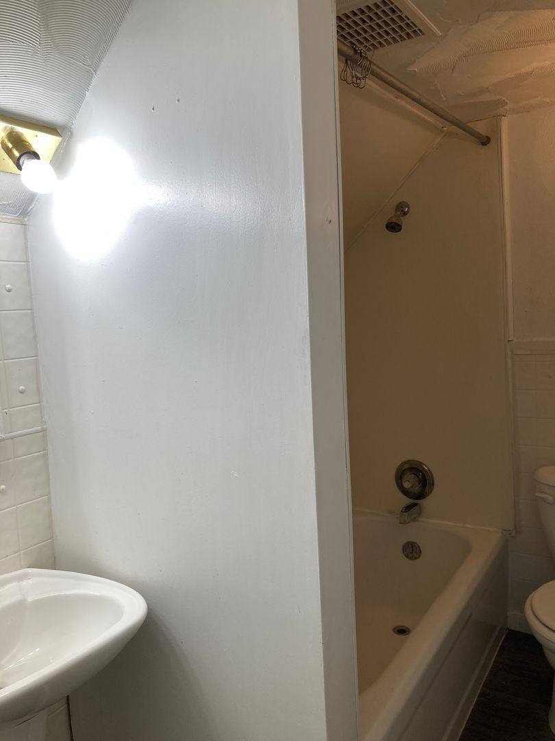 Apartment for rent at 706 E Jackson, Muncie, IN 47305