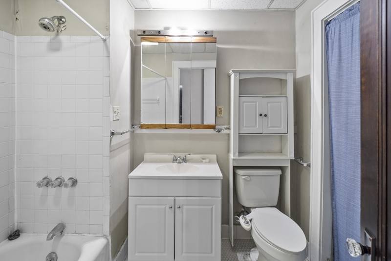 Apartment for rent at 1109 E Genesee St #1, Syracuse, NY 13210