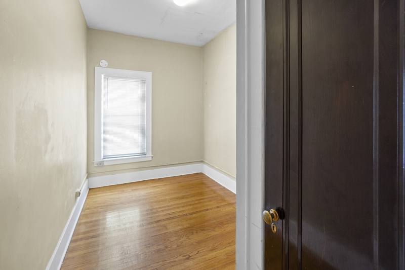 Apartment for rent at 1109 E Genesee St #1, Syracuse, NY 13210