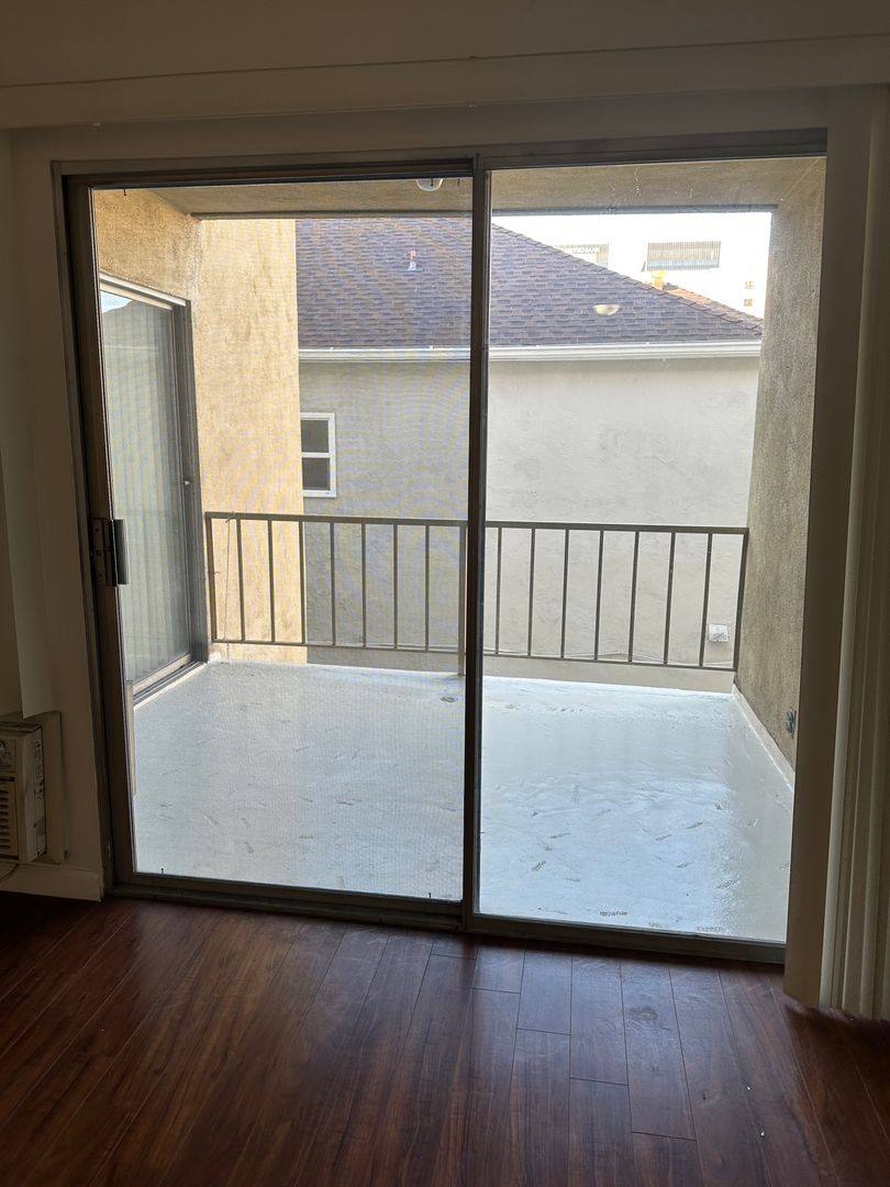 Apartment for rent at 820 Skingsley Dr, Los Angeles, CA 90005