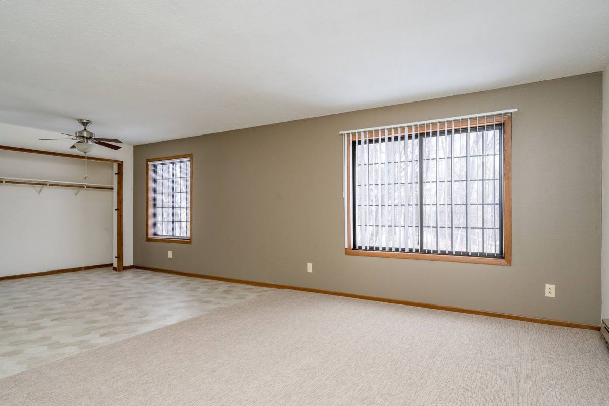 Townhouse for rent at 2479 Woodcrest Dr, Chaska, MN 55318