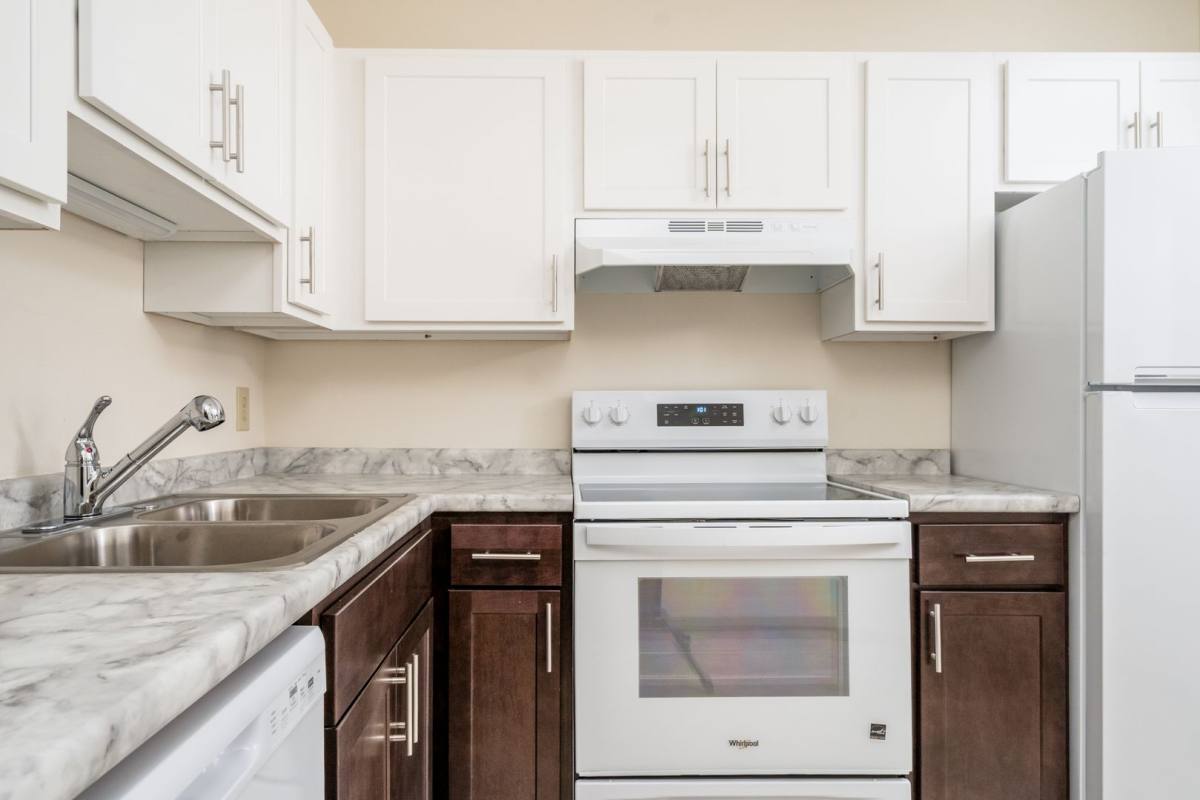 Townhouse for rent at 2479 Woodcrest Dr, Chaska, MN 55318