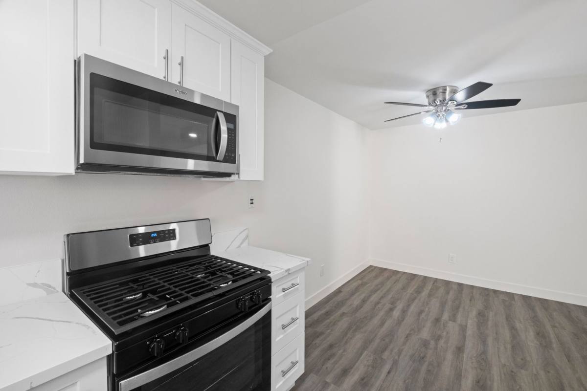 Apartment for rent at 1010 - 1012 E Acacia Ave, Glendale, CA 91205