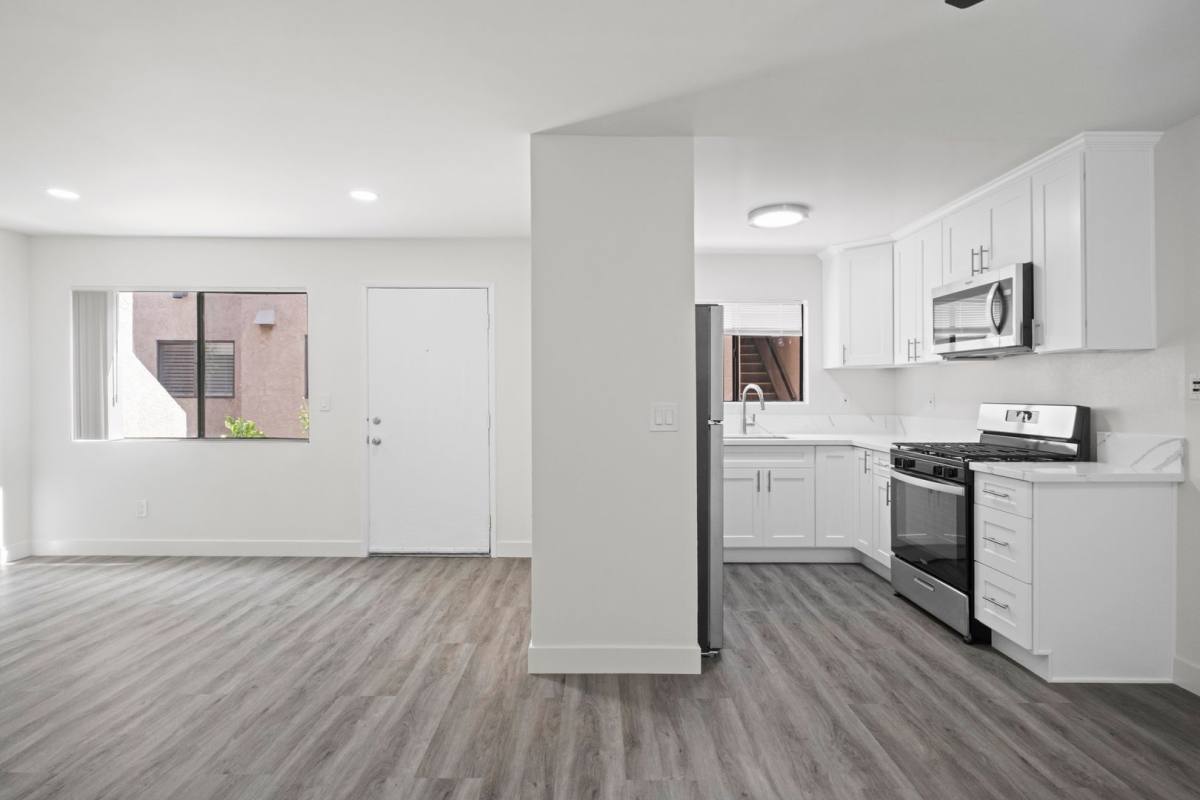 Apartment for rent at 1010 - 1012 E Acacia Ave, Glendale, CA 91205