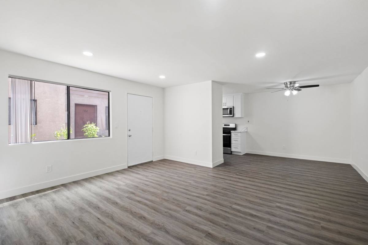 Apartment for rent at 1010 - 1012 E Acacia Ave, Glendale, CA 91205