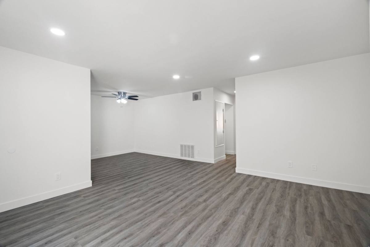 Apartment for rent at 1010 - 1012 E Acacia Ave, Glendale, CA 91205