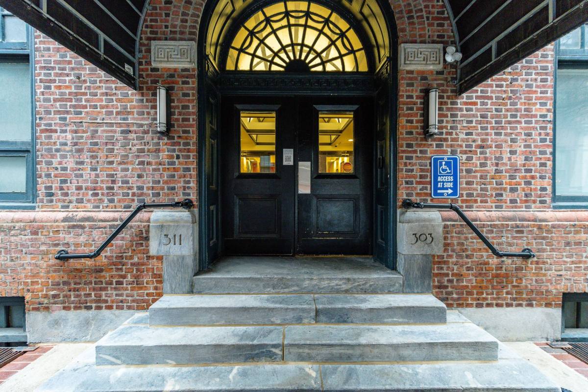 Apartment for rent at 303 Vine St, Philadelphia, PA 19106