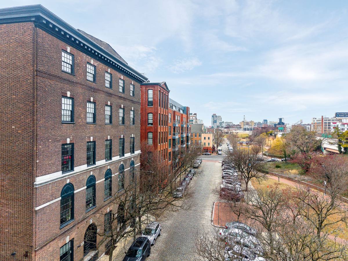 Apartment for rent at 303 Vine St, Philadelphia, PA 19106