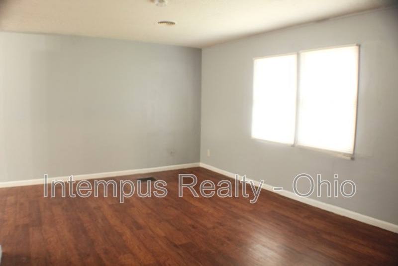 House for rent at 967 Duxberry Ave, Columbus, OH 43211
