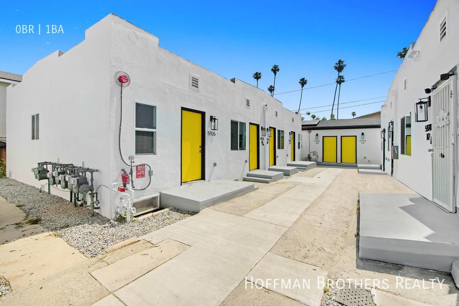 Apartment for rent at 5928 S Hoover St #3 4, Los Angeles, CA 90044