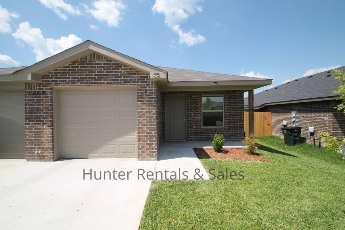Townhouse for rent at 6109-B Amelia Earhart Blvd, Killeen, TX 76543