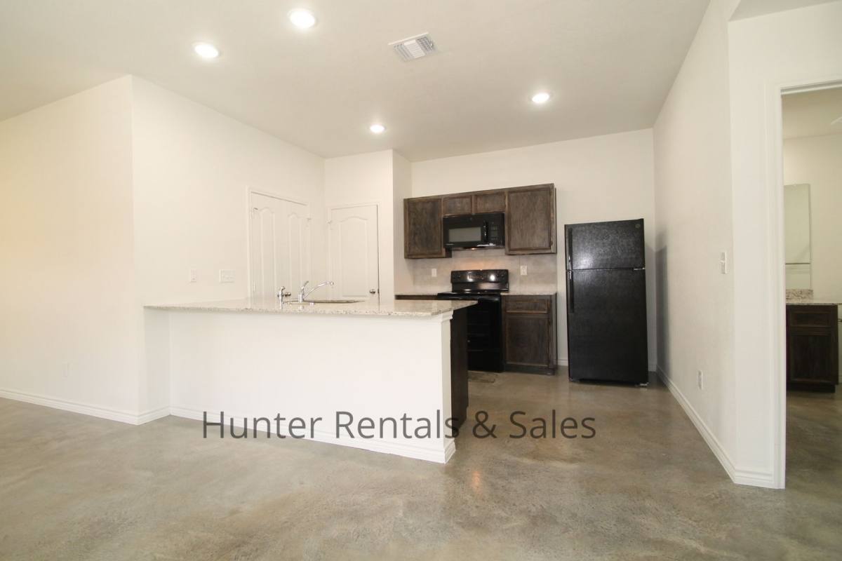 Townhouse for rent at 6109-B Amelia Earhart Blvd, Killeen, TX 76543