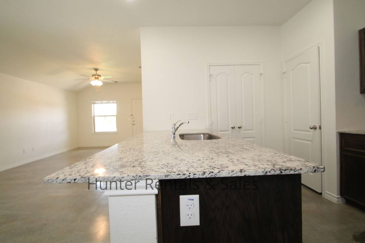 Townhouse for rent at 6109-B Amelia Earhart Blvd, Killeen, TX 76543