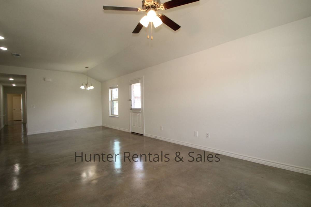 Townhouse for rent at 6109-B Amelia Earhart Blvd, Killeen, TX 76543