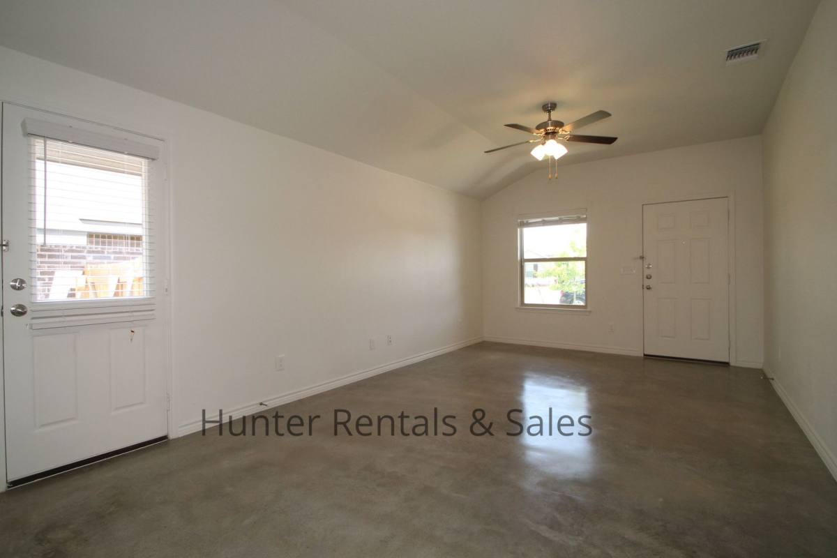 Townhouse for rent at 6109-B Amelia Earhart Blvd, Killeen, TX 76543