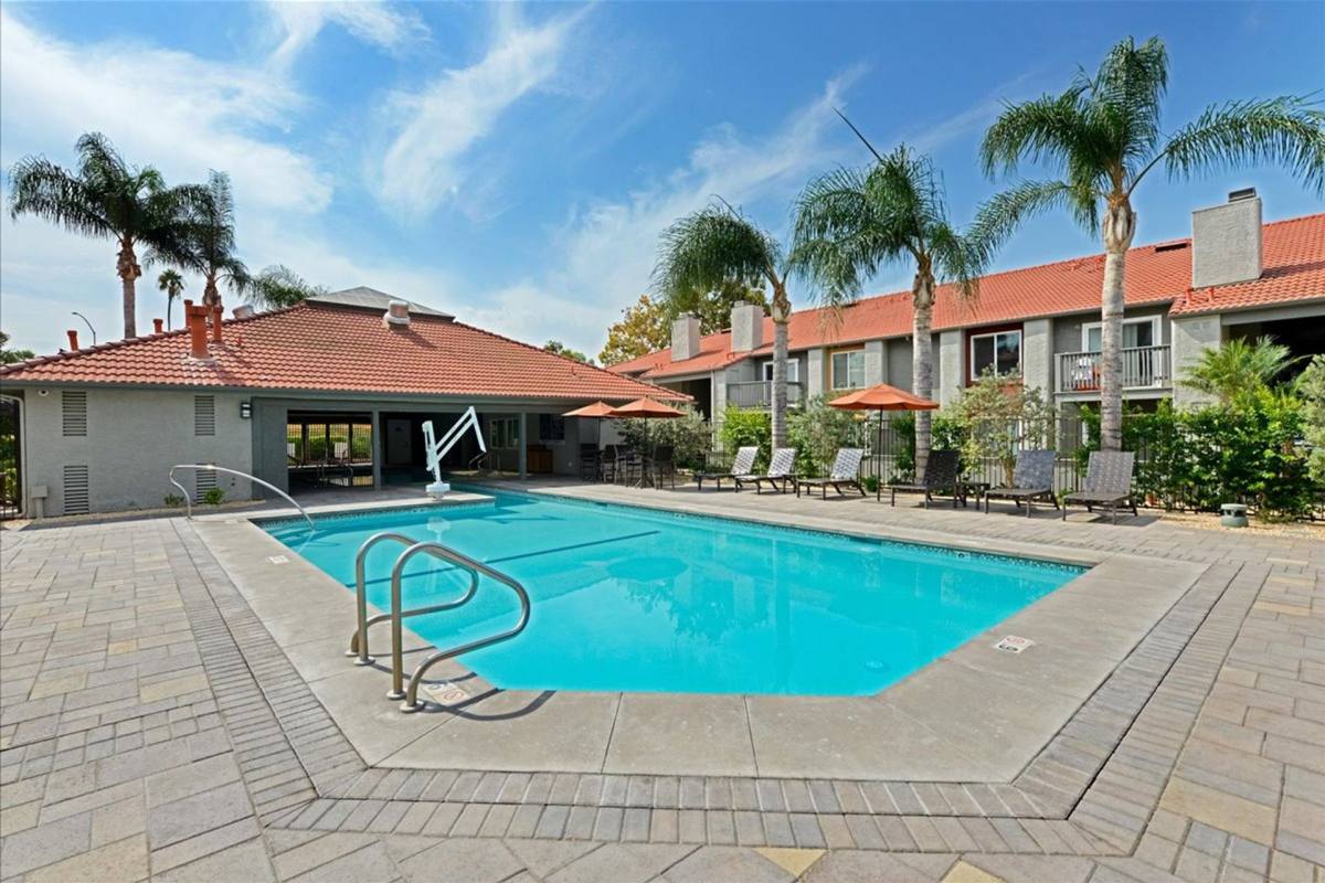 Townhouse for rent at 3957 Pierce St, Riverside, CA 92505