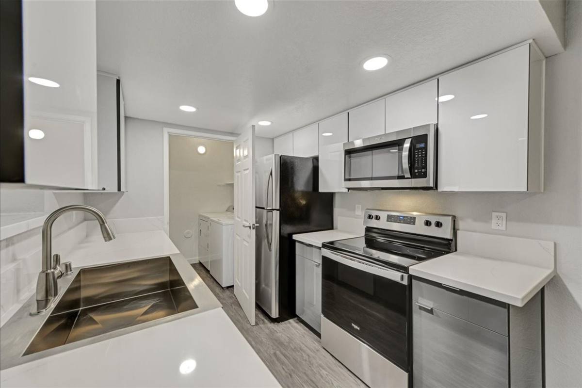 Townhouse for rent at 3957 Pierce St, Riverside, CA 92505