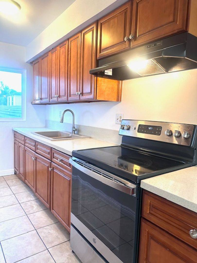 Apartment for rent at 611 N Garfield St, Santa Ana, CA 92701