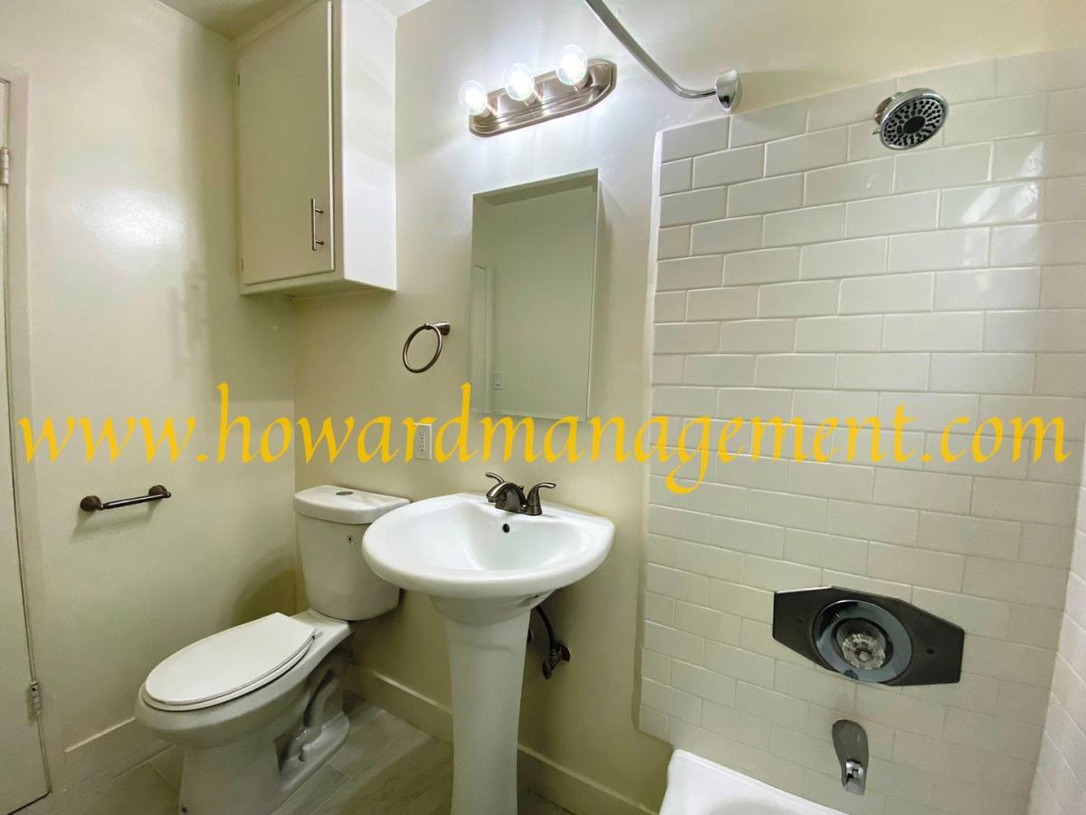 Apartment for rent at 1417 11th St, Santa Monica, CA 90401