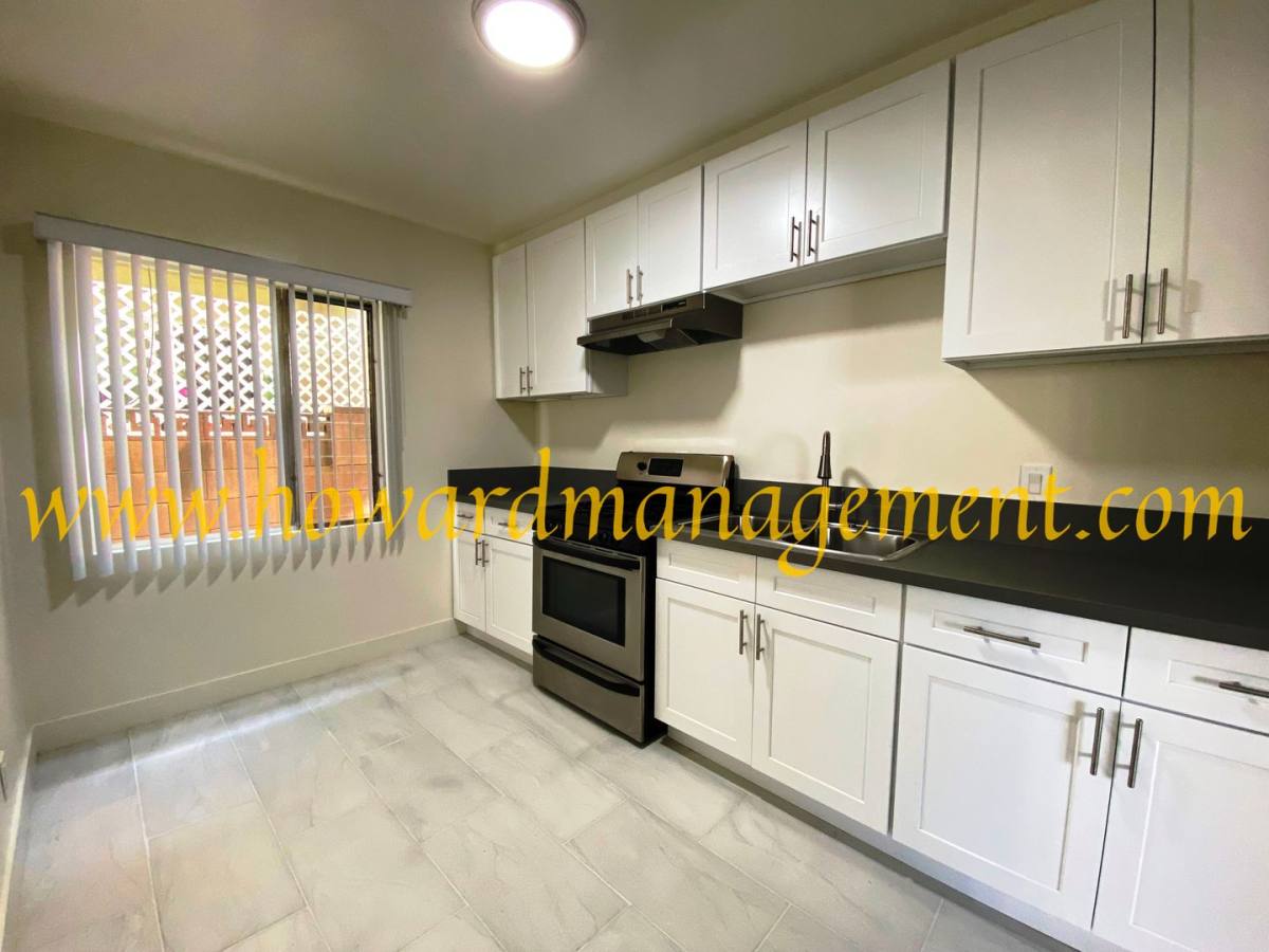 Apartment for rent at 1417 11th St, Santa Monica, CA 90401