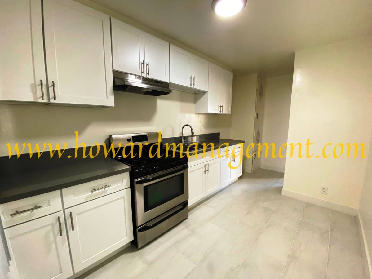 Apartment for rent at 1417 11th St, Santa Monica, CA 90401