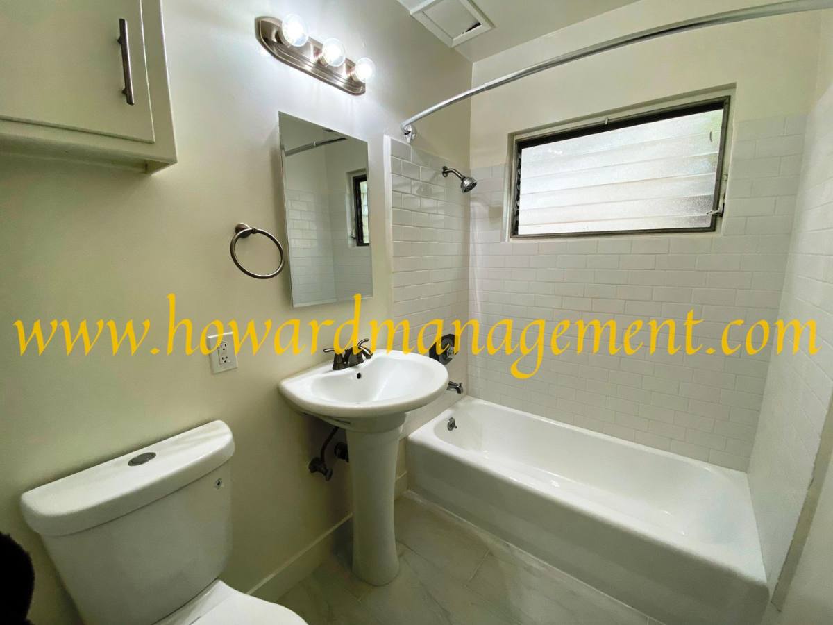 Apartment for rent at 1417 11th St, Santa Monica, CA 90401