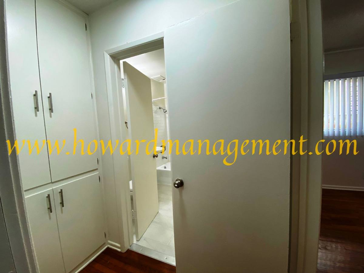Apartment for rent at 1417 11th St, Santa Monica, CA 90401