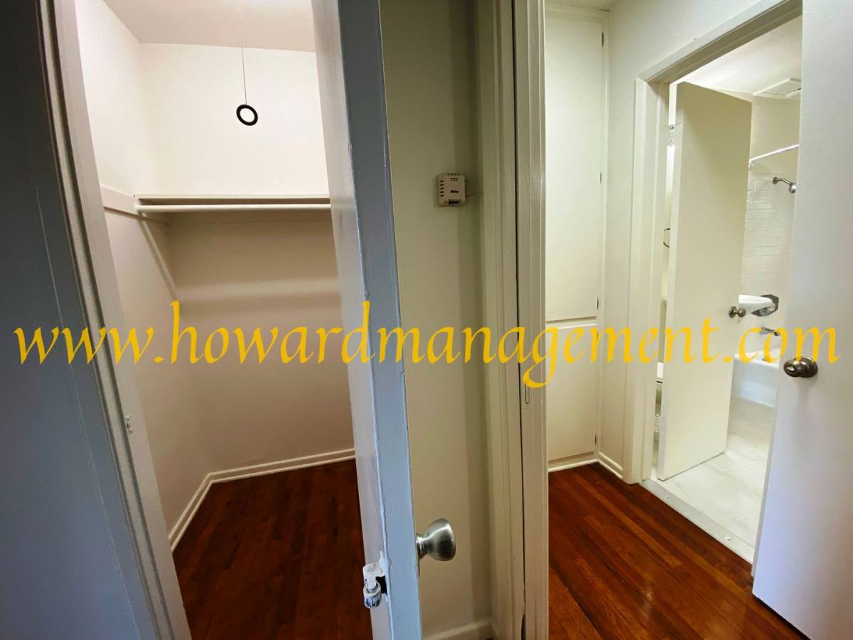 Apartment for rent at 1417 11th St, Santa Monica, CA 90401