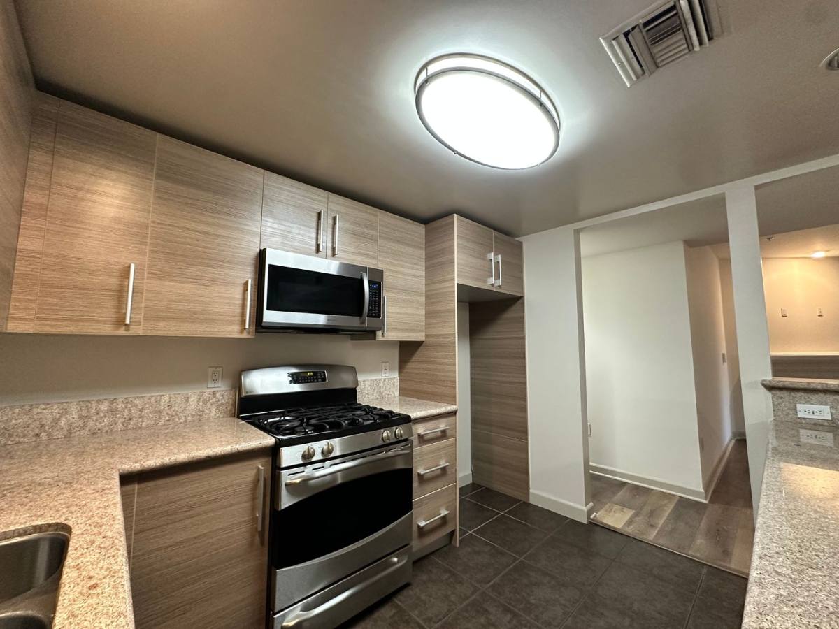 Apartment for rent at 11556 Burbank Blvd, North Hollywood, CA 91601