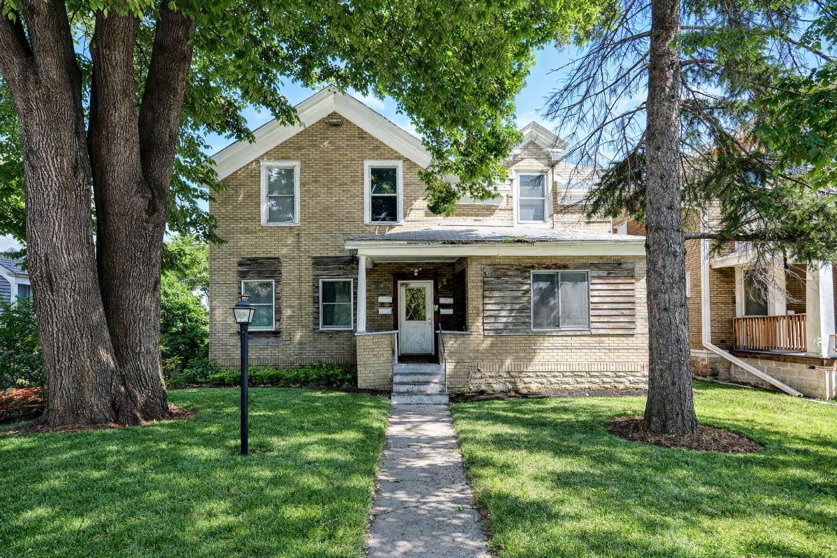 Apartment for rent at 1221-23 8th St SE, Minneapolis, MN 55414