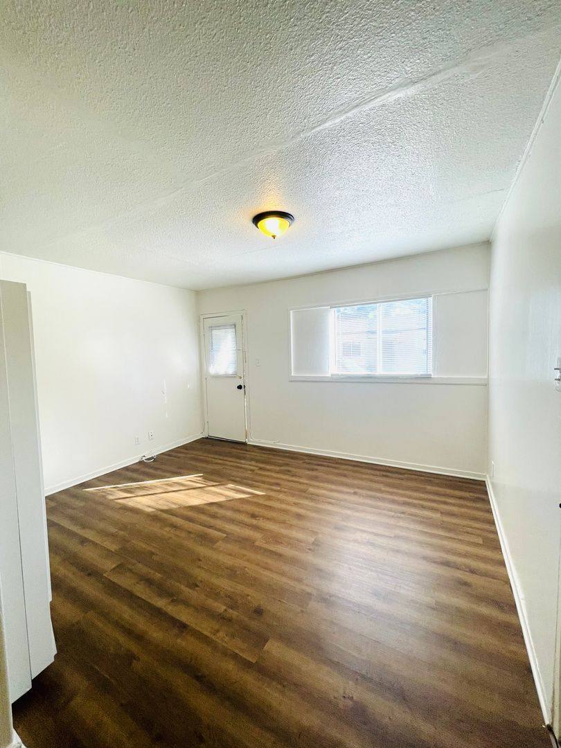 Apartment for rent at 536 & 538 Acacia Rd, Santa Paula, CA 93060