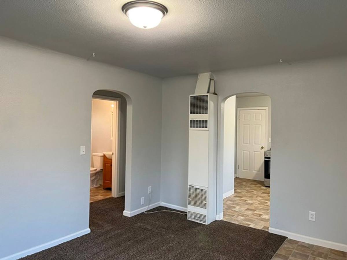 Apartment for rent at 521 & 531 Gerth Ave NW, Salem, OR 97304