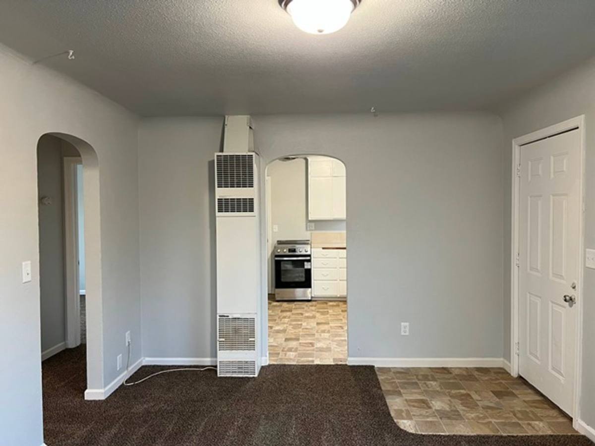 Apartment for rent at 521 & 531 Gerth Ave NW, Salem, OR 97304