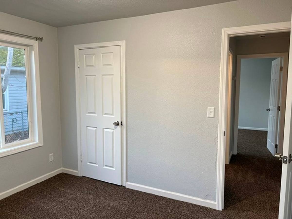 Apartment for rent at 521 & 531 Gerth Ave NW, Salem, OR 97304