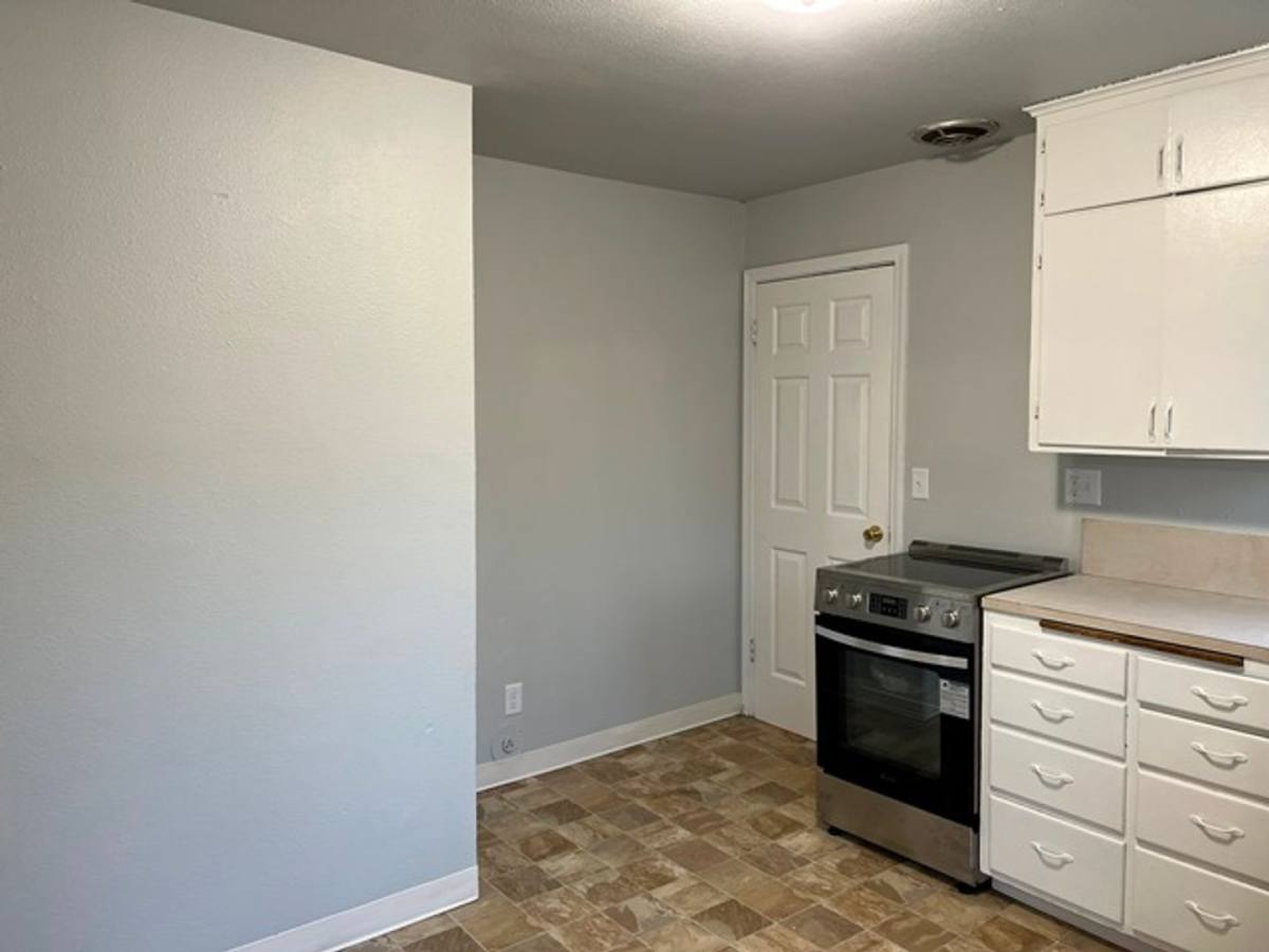 Apartment for rent at 521 & 531 Gerth Ave NW, Salem, OR 97304