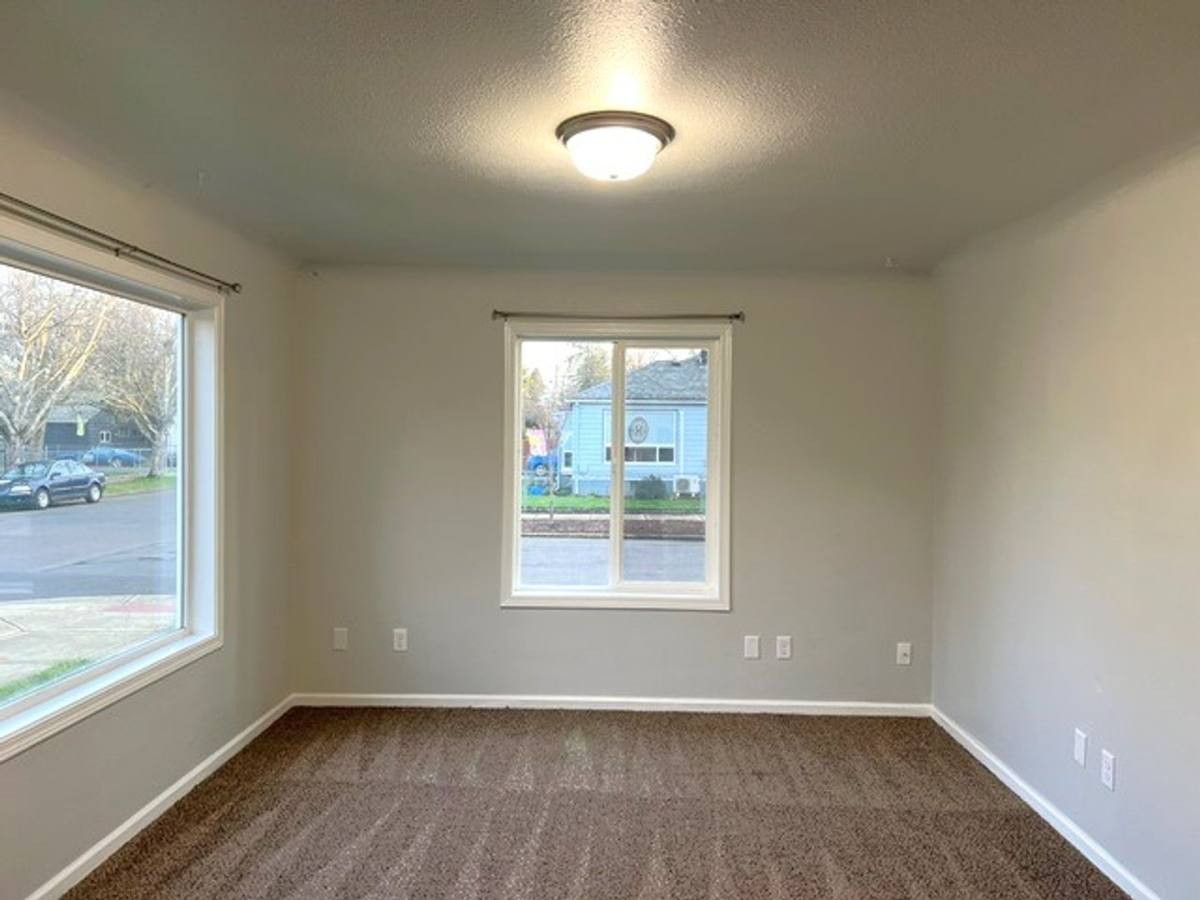 Apartment for rent at 521 & 531 Gerth Ave NW, Salem, OR 97304