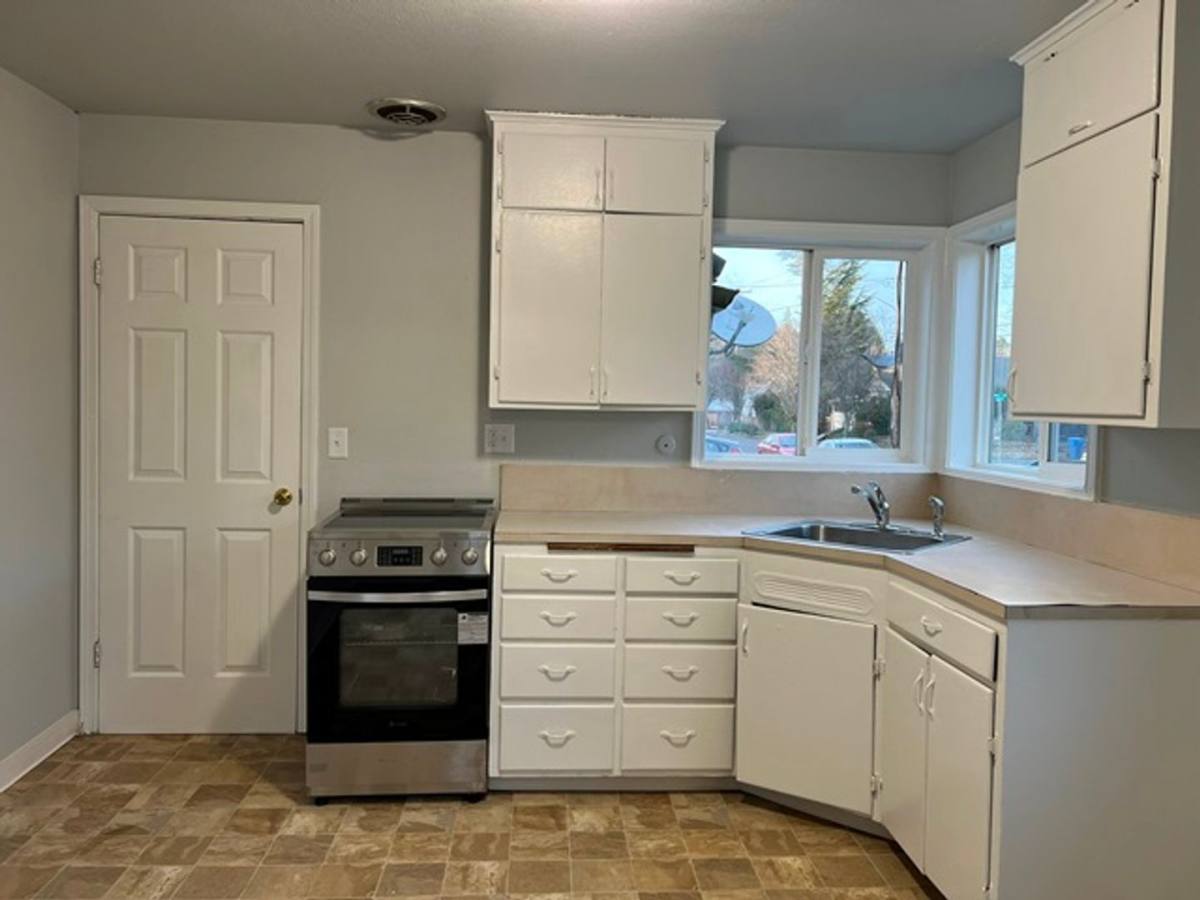 Apartment for rent at 521 & 531 Gerth Ave NW, Salem, OR 97304