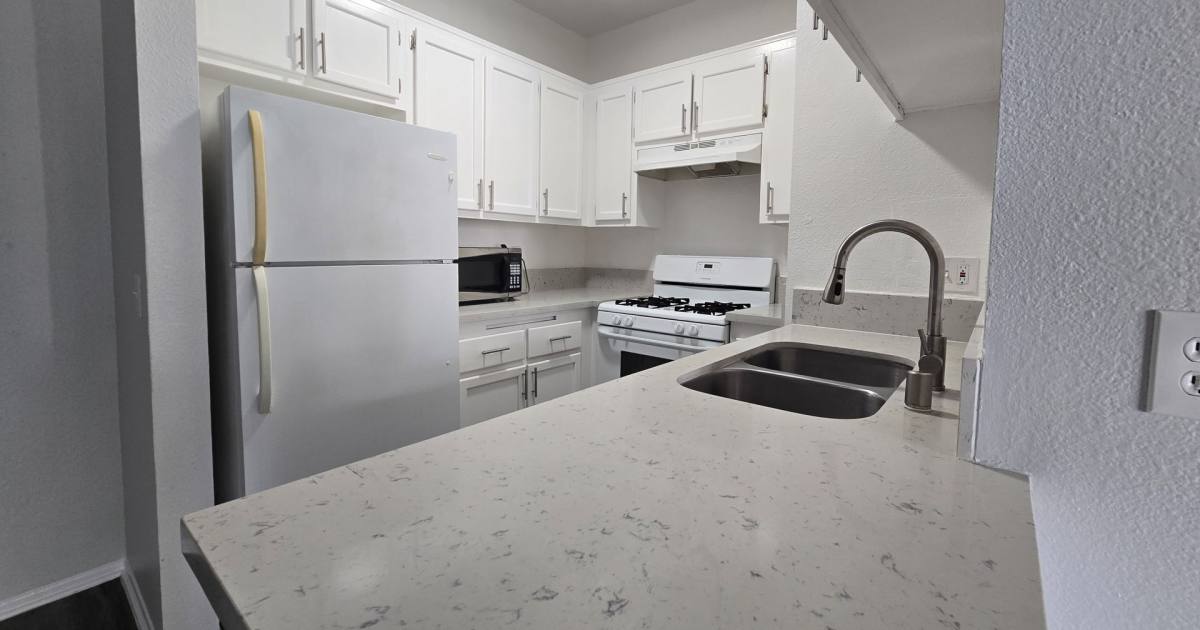 Apartment for rent at 685 Kelton Ave, Los Angeles, CA 90024