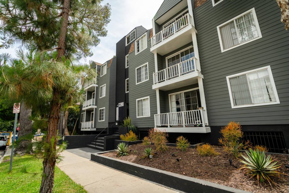 Apartment for rent at 685 Kelton Ave, Los Angeles, CA 90024