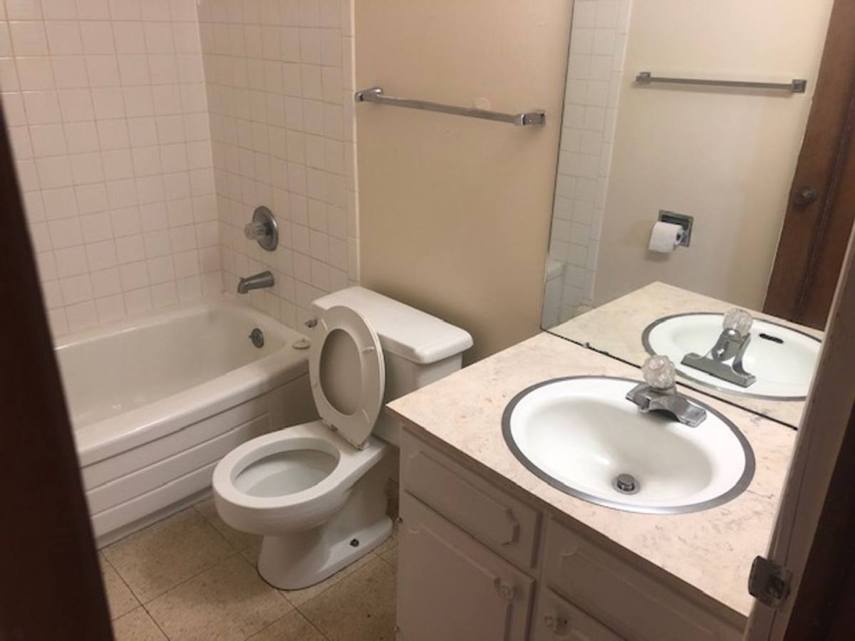 Apartment for rent at 4223 Chamberlain, Des Moines, IA 50312
