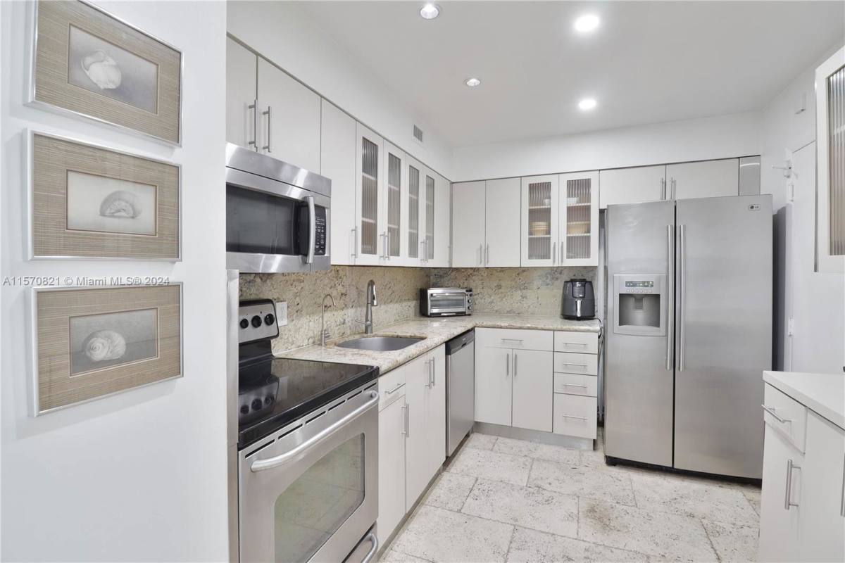 Apartment for rent at 6770 Indian Creek Dr, Miami Beach, FL 33141