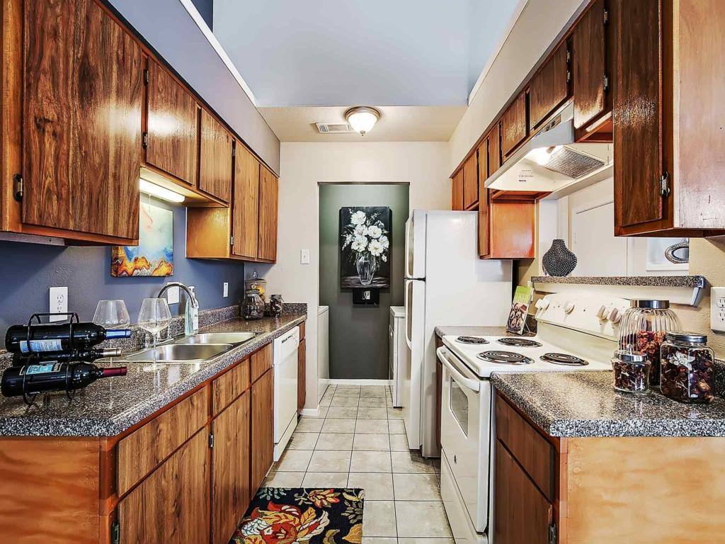 Apartment for rent at Galleria Apartment Homes, 1737 E Frankford Rd, Carrollton, TX 75007