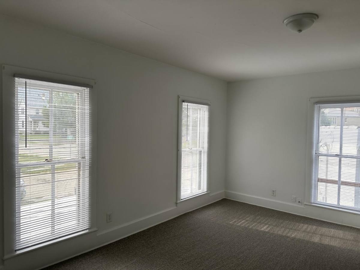 House for rent at 407 1 2 S Beaver Ave #1, Freeport, IL 61032
